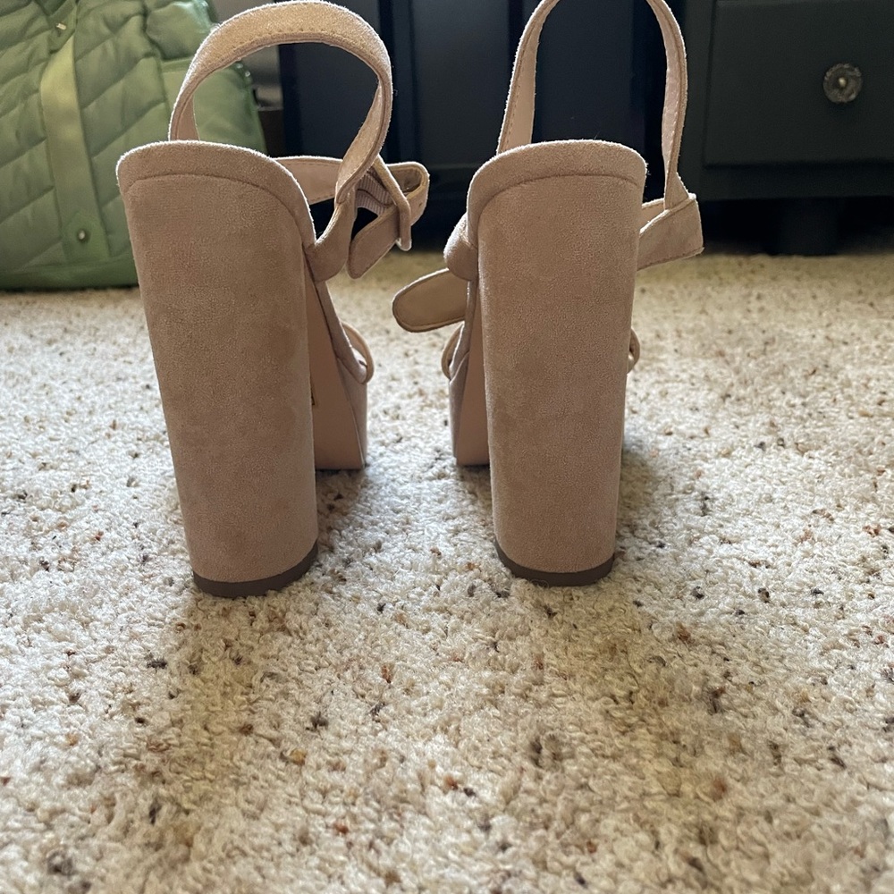 Cream heels - Picture 3 of 3